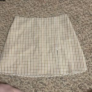 I’m selling a brand new skirt never been worn it’s way to big for me